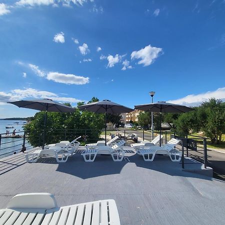 Apartments & Rooms Fam Ribaric Банёл Экстерьер фото
