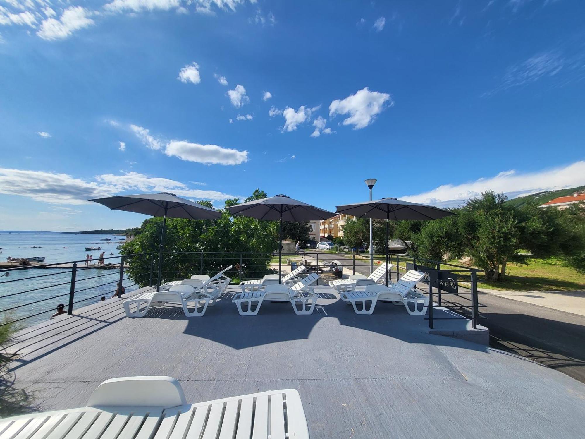 Apartments & Rooms Fam Ribaric Банёл Экстерьер фото