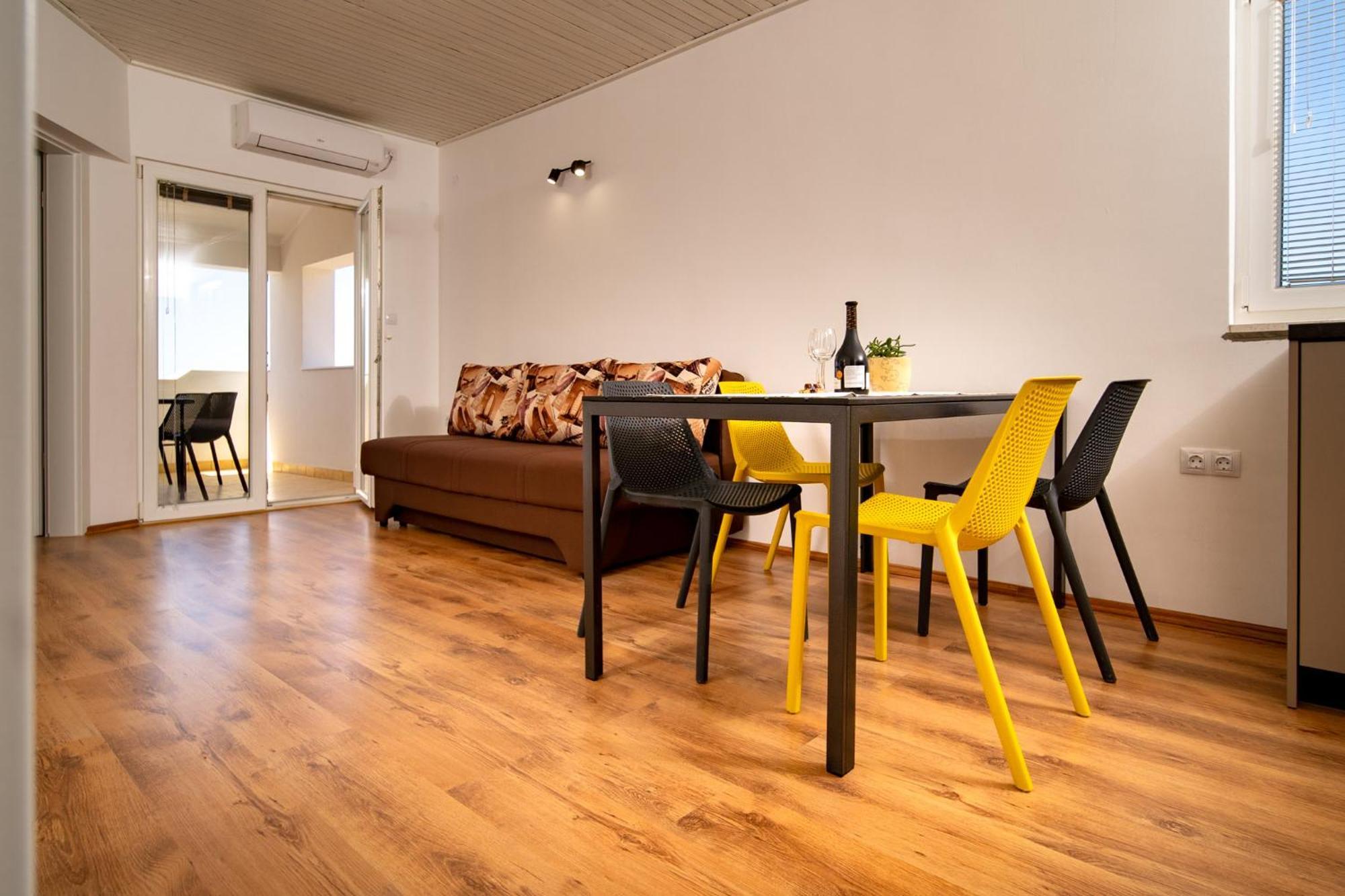 Apartments & Rooms Fam Ribaric Банёл Экстерьер фото