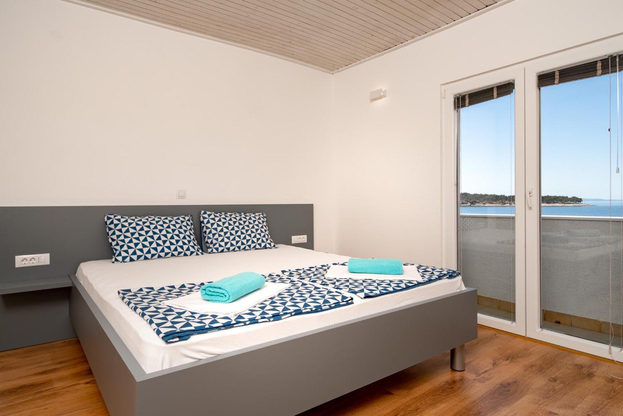 Apartments & Rooms Fam Ribaric Банёл Экстерьер фото