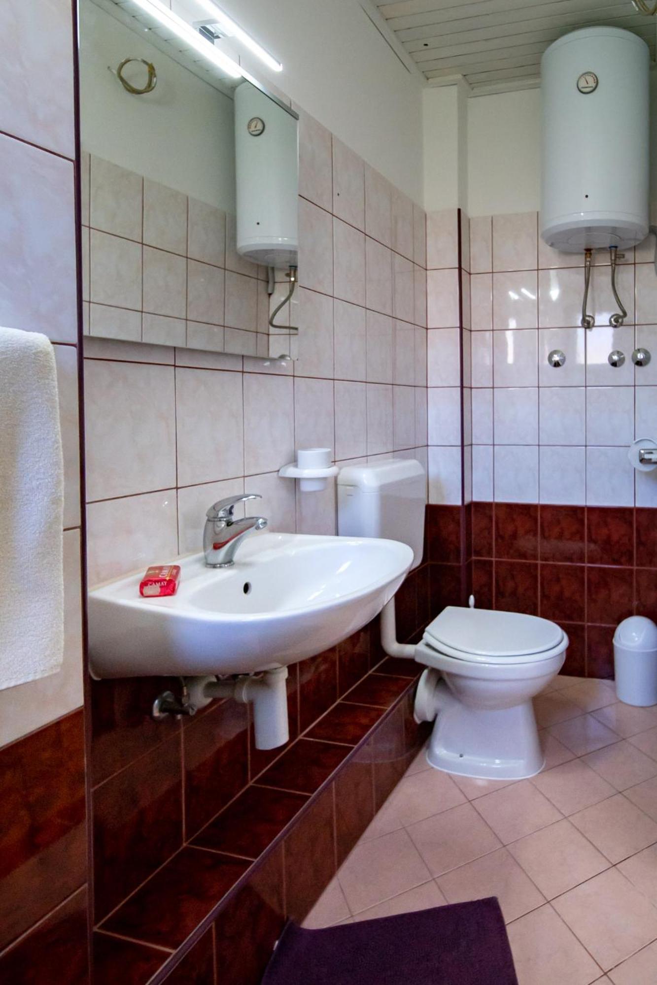 Apartments & Rooms Fam Ribaric Банёл Экстерьер фото