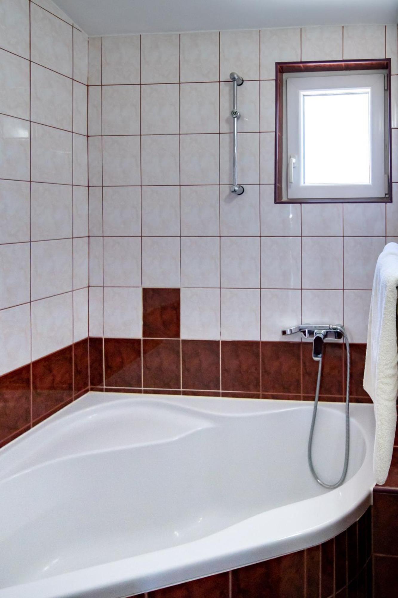 Apartments & Rooms Fam Ribaric Банёл Экстерьер фото