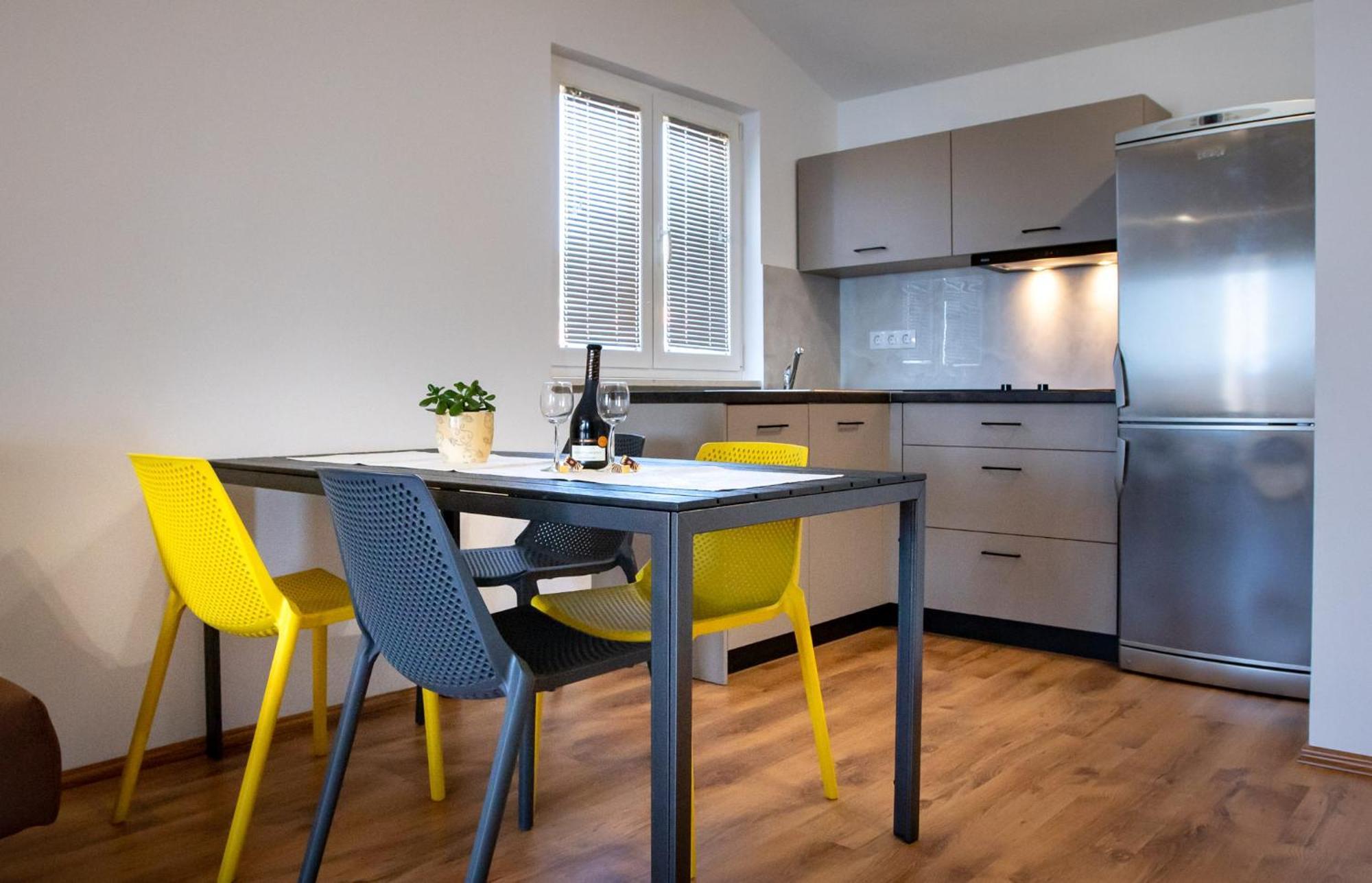 Apartments & Rooms Fam Ribaric Банёл Экстерьер фото
