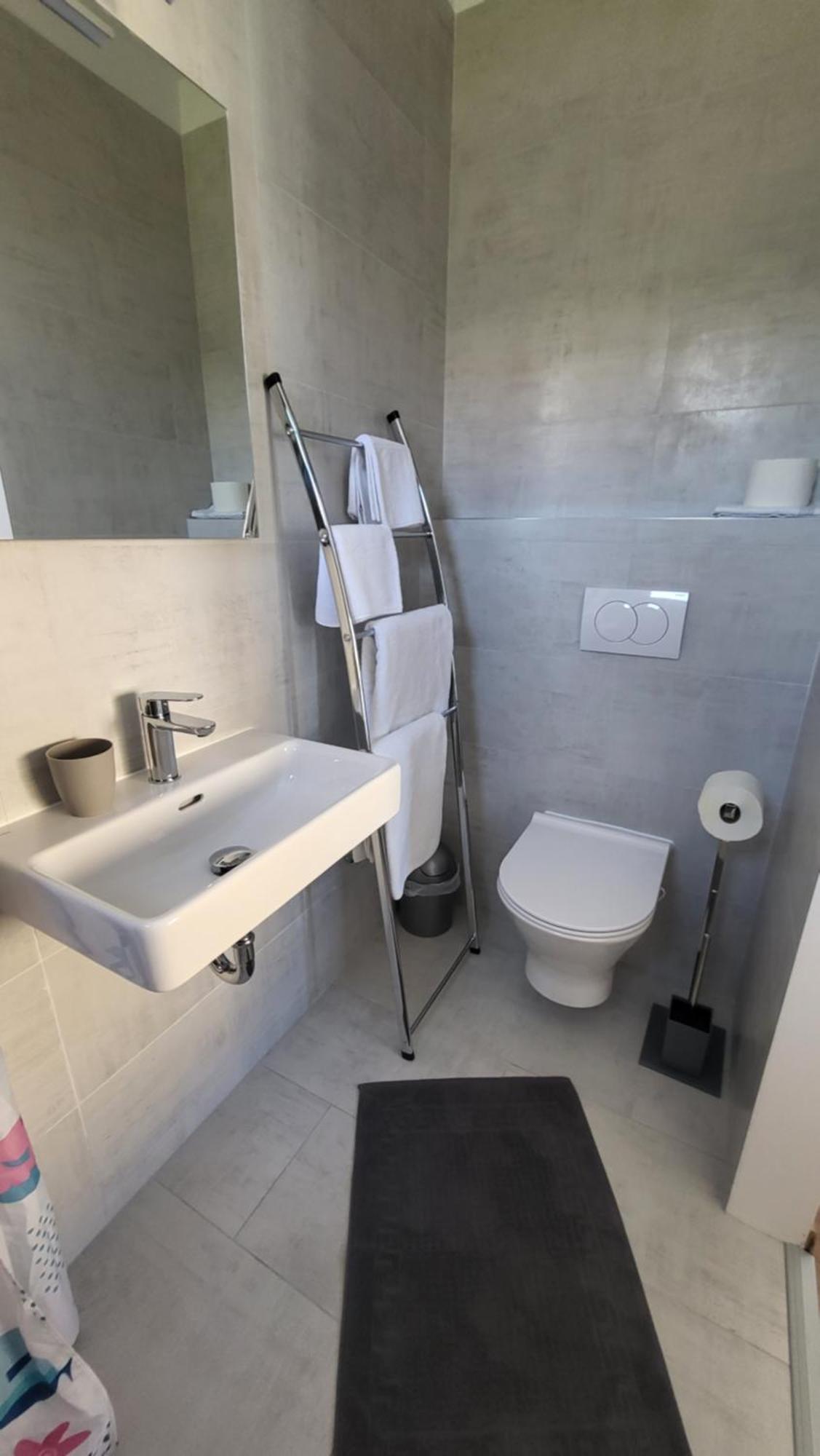 Apartments & Rooms Fam Ribaric Банёл Экстерьер фото