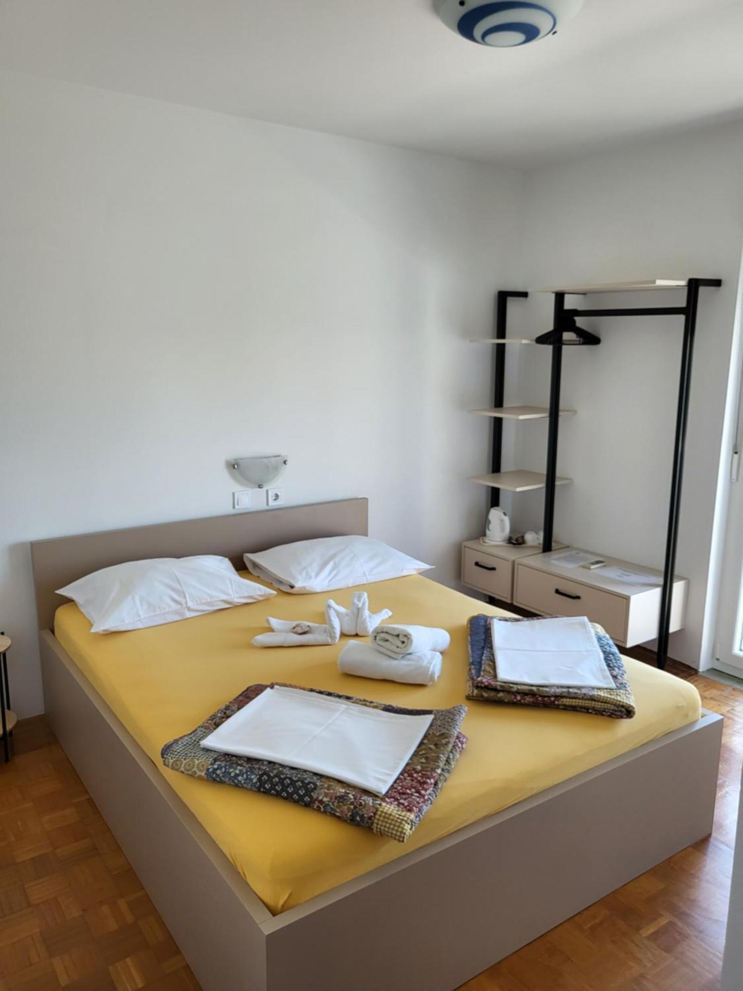 Apartments & Rooms Fam Ribaric Банёл Экстерьер фото