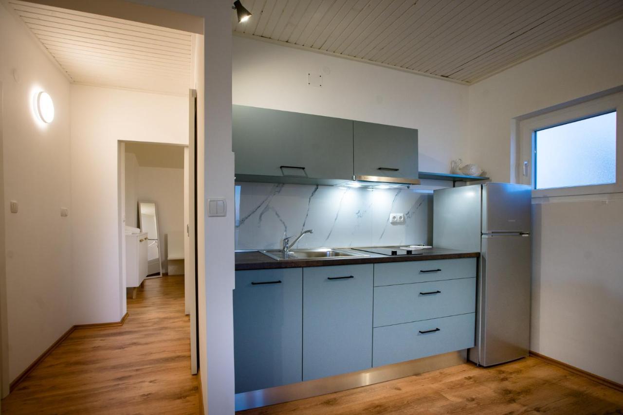 Apartments & Rooms Fam Ribaric Банёл Экстерьер фото