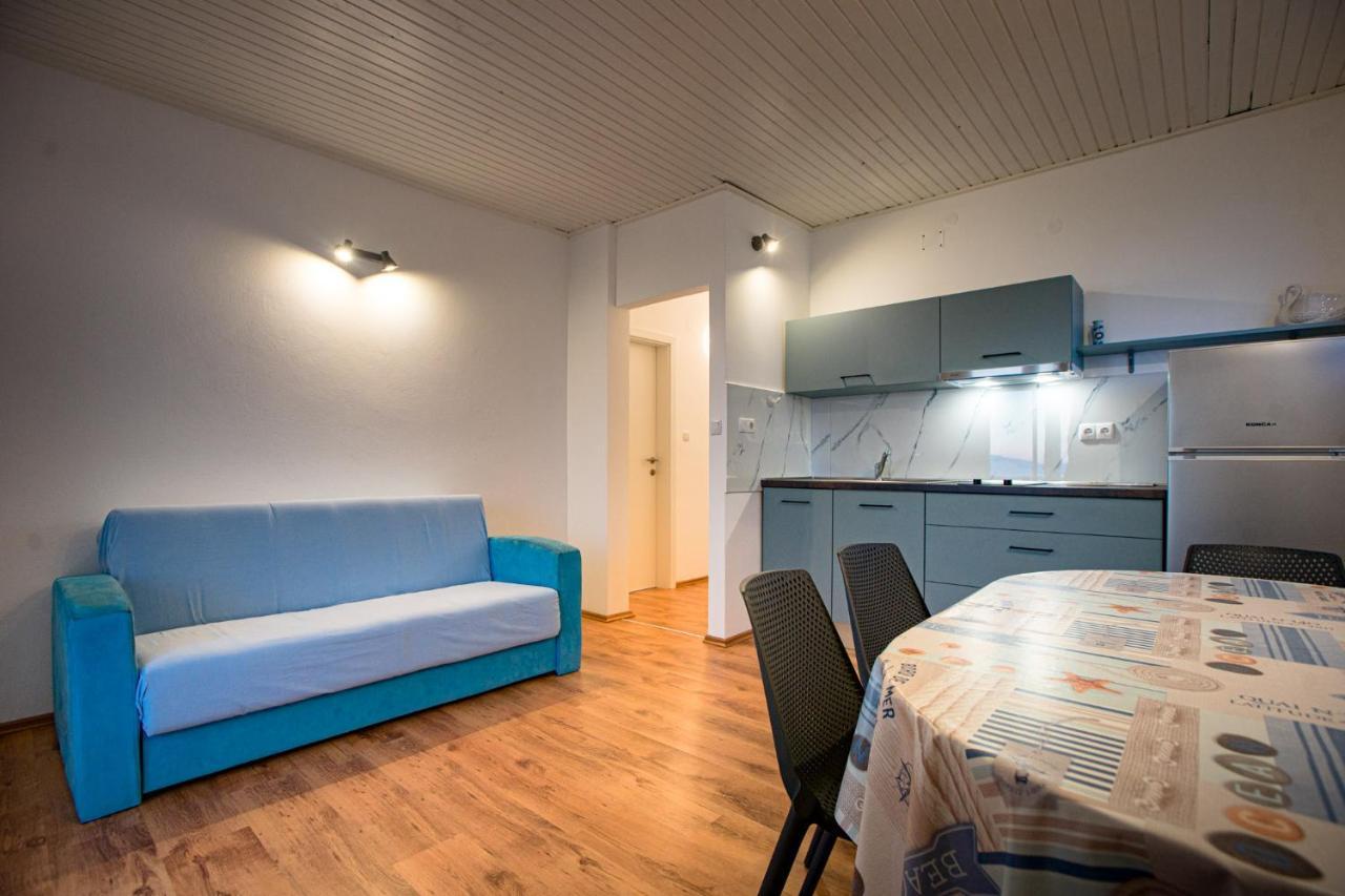 Apartments & Rooms Fam Ribaric Банёл Экстерьер фото
